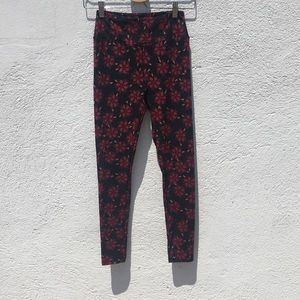 LuLaRoe holiday print leggings, athletic pants